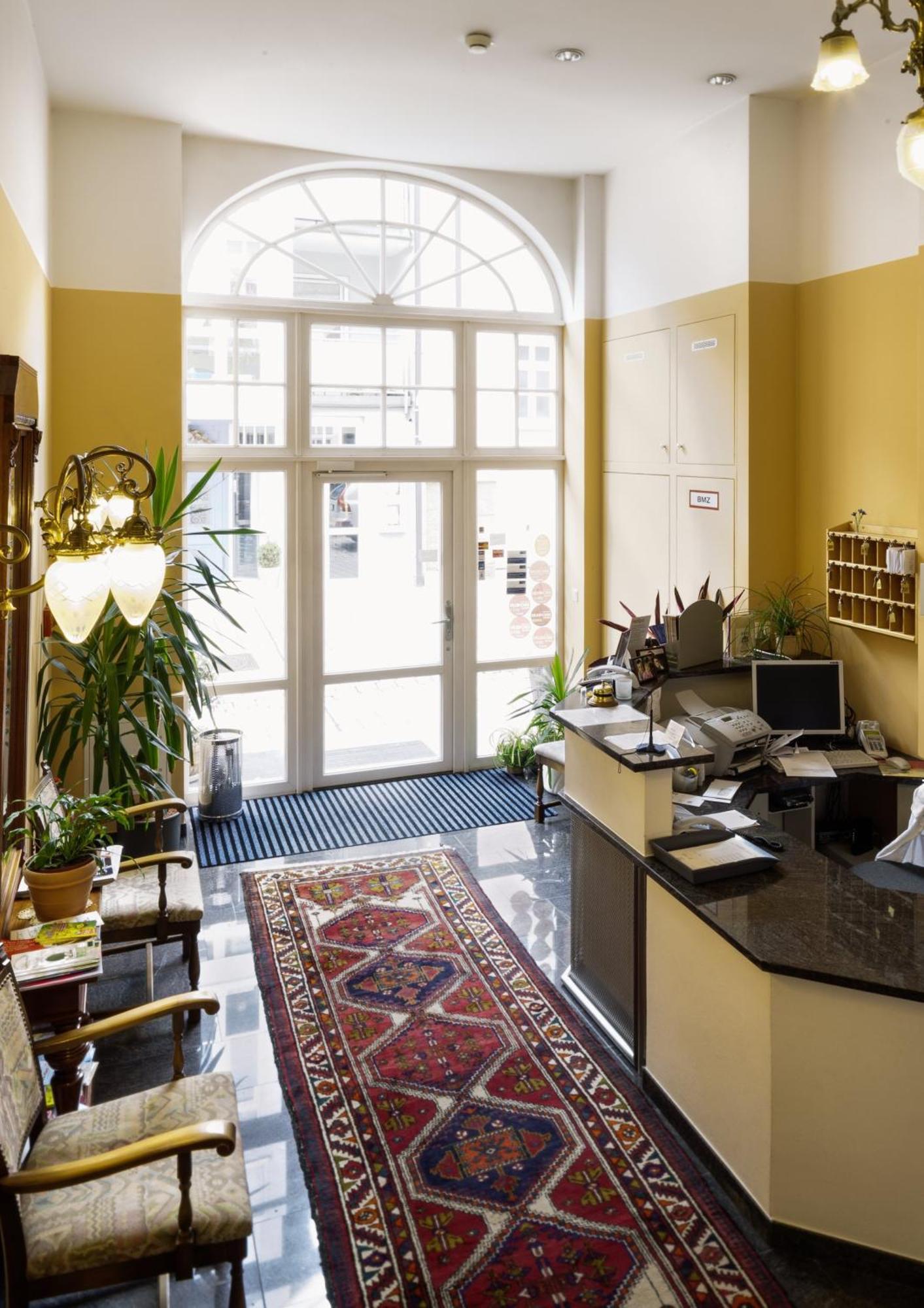 Hotel Garni Am Markt - Businesshotel - Fruehstuecksbuffet - Fahrradabstellplatz - Hunde Willkommen นอยชตัดท์ เบย โคบวร์ก ภายนอก รูปภาพ