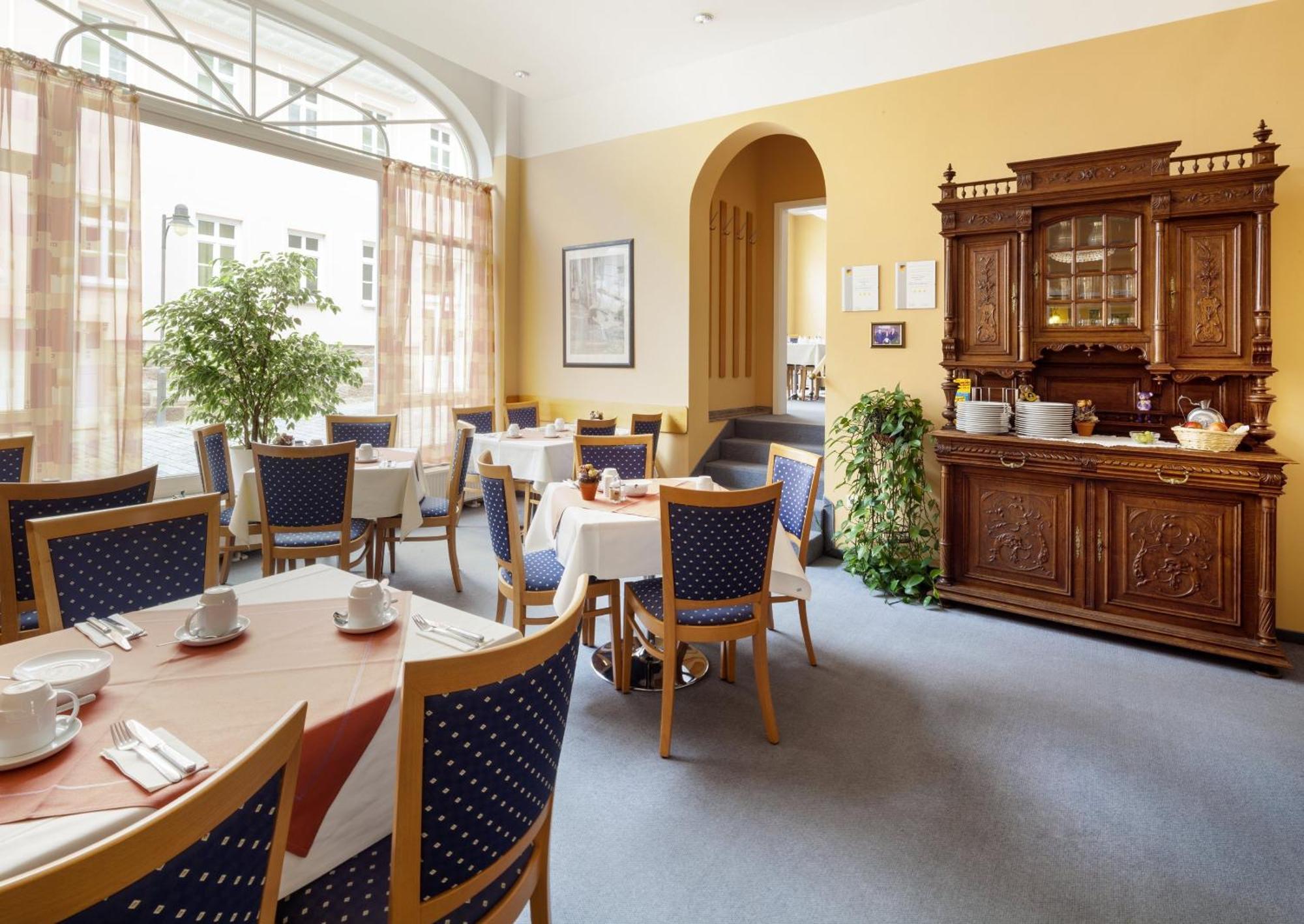 Hotel Garni Am Markt - Businesshotel - Fruehstuecksbuffet - Fahrradabstellplatz - Hunde Willkommen นอยชตัดท์ เบย โคบวร์ก ภายนอก รูปภาพ