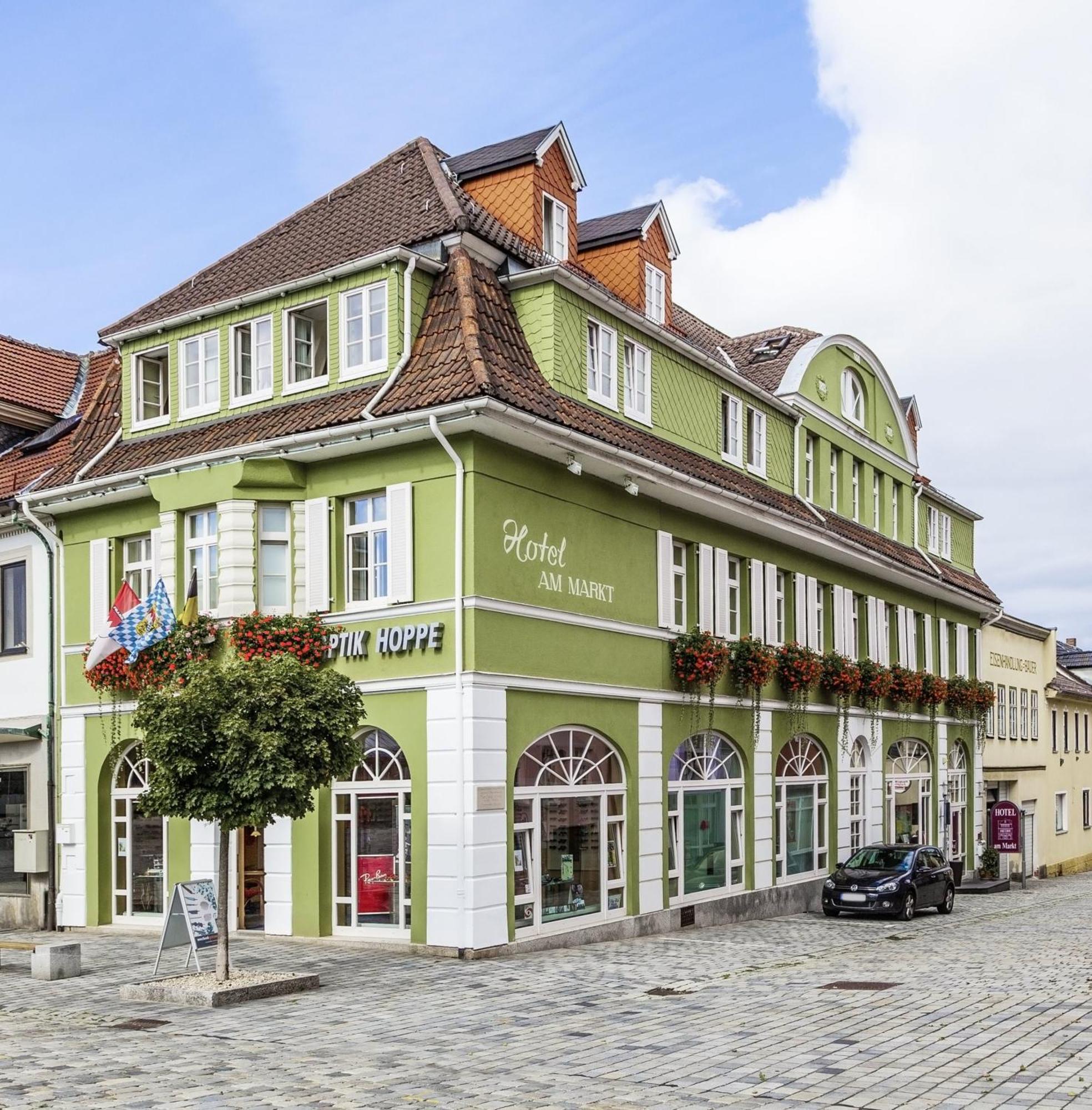 Hotel Garni Am Markt - Businesshotel - Fruehstuecksbuffet - Fahrradabstellplatz - Hunde Willkommen นอยชตัดท์ เบย โคบวร์ก ภายนอก รูปภาพ