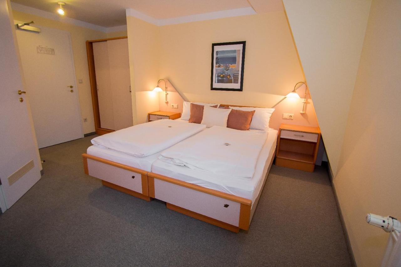 Hotel Garni Am Markt - Businesshotel - Fruehstuecksbuffet - Fahrradabstellplatz - Hunde Willkommen นอยชตัดท์ เบย โคบวร์ก ภายนอก รูปภาพ