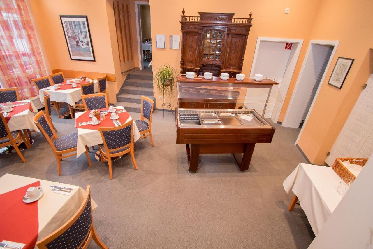 Hotel Garni Am Markt - Businesshotel - Fruehstuecksbuffet - Fahrradabstellplatz - Hunde Willkommen นอยชตัดท์ เบย โคบวร์ก ภายนอก รูปภาพ